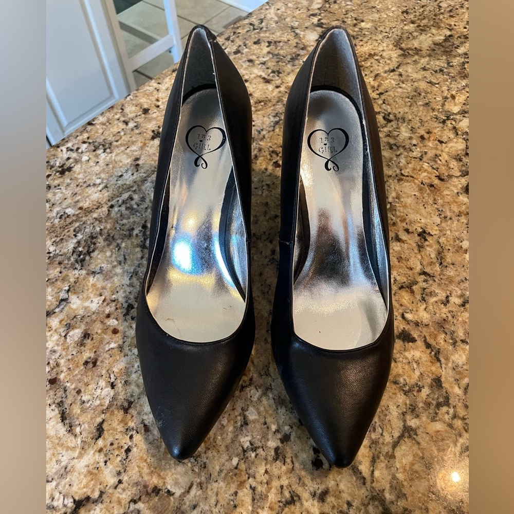 1.4.3. Girl Womens Owanda Pointed Toe Classic Pumps, Black Smooth, Size 8.5